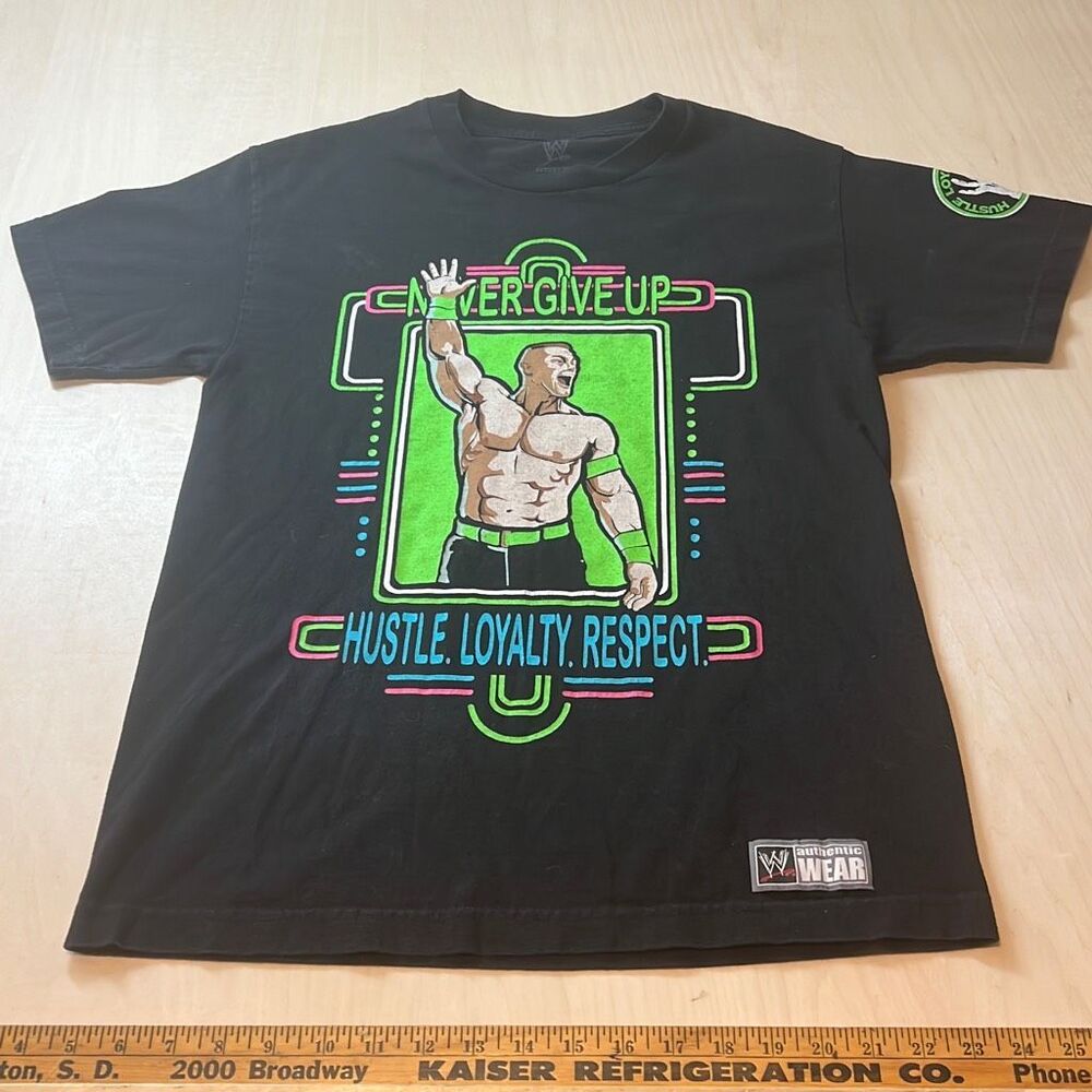 2013 WWE John Cena Never Give Up Hustle T-Shirt Medium Black  Loyalty Respect‎